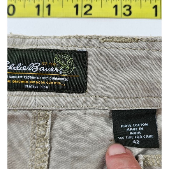 Eddie Bauer size 42 cargo shorts khaki outdoor casual flap pockets EUC men's ^ - Picture 3 of 5